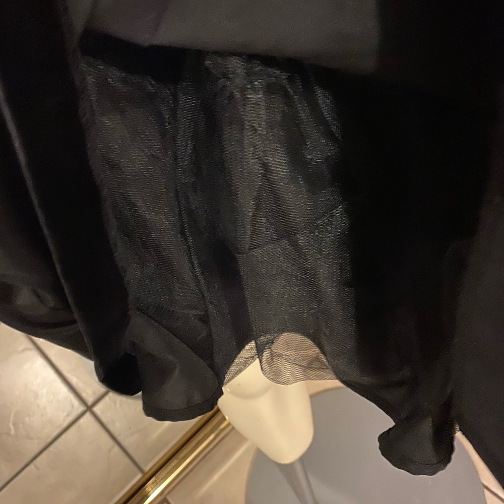 Gorgeous formal dress w bow that can be adjusted - Picture 2 of 4
